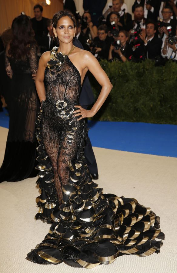 Herečka Halle Berry na Met Gala 2017