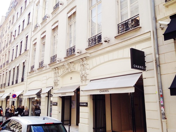 Prvý butik Chanel bol otvorený v Paríži.