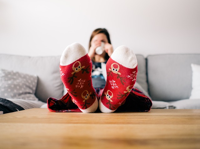 Vianočnú atmosféru vám pomôžu nabudiť aj hrubé ponožky so sobíkom!
