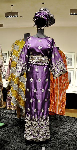 Buba, iro a gele - tradičný odev africkej Yoruby.