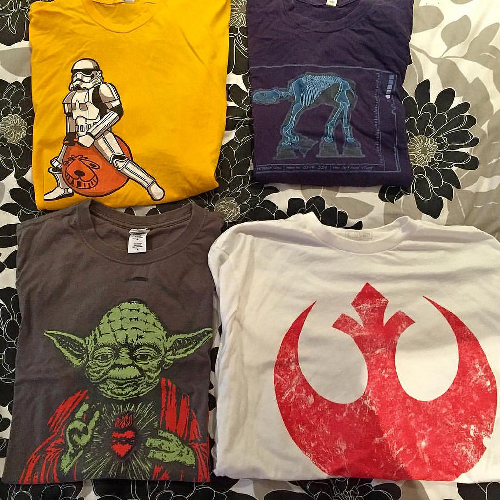 Fanúšik Star Wars si v dnešnej dobe môže vyberať z ton oblečenia.