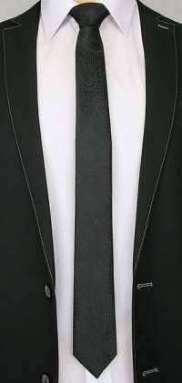 Moderná vzorovaná čierna kravata