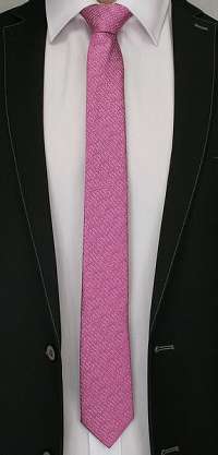 Vzorovaná ružová kravata