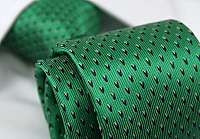 Zelená kravata so vzorom