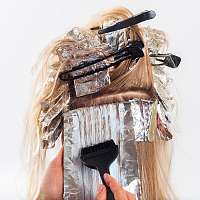 Farbiť vlasy doma alebo sa zveriť do rúk kaderníčky?