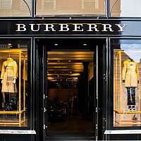 Značka Burberry očarí károvaným vzorom. Na Slovensku sú populárne aj parfémy