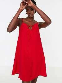 Červené dámske krátke šaty na ramienka Trendyol