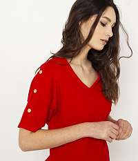 Červené tričko s ozdobnými gombíkmi na rukávoch CAMAIEU