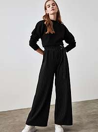 Čierne dámske pruhované široké nohavice s opaskom Trendyol