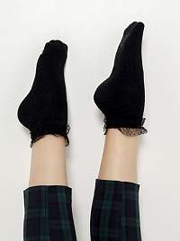 Čierne ponožky s volánom CAMAIEU