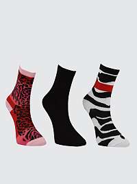 Sada troch párov dámskych vzorovaných ponožiek v ružovej a čiernej farbe Trendyol