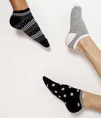 Sada troch párov vzorovaných ponožiek v bielej a čiernej farbe Camaieu