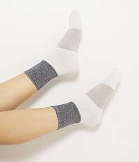 Šedo-krémové pruhované ponožky CAMAIEU