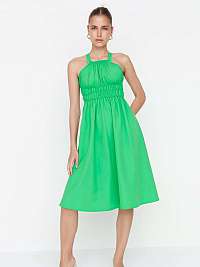 Svetlo zelené šaty bez ramienok Trendyol