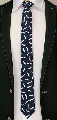 Originálna granátová kravata s fúzikmi Alties