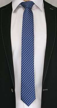 Zaujímavá modrá kravata s kockami